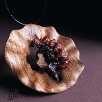 گردنبند چوبی با مفهوم گل سمی (تک نسخه)