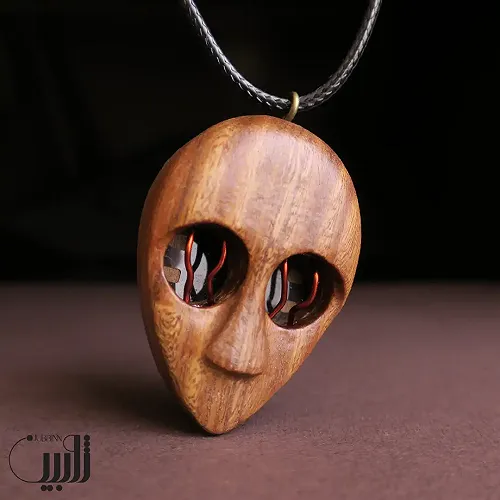 گردنبند چوبی صورت طرح خاطرات