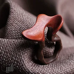 انگشتر چوبی طرح گلبرگ (تک نسخه)