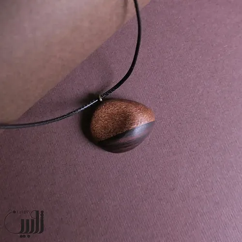 گردنبند چوبی طرح سنگ رودخانه