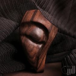 گردنبند چوبی خاموشی زنده (تک نسخه)